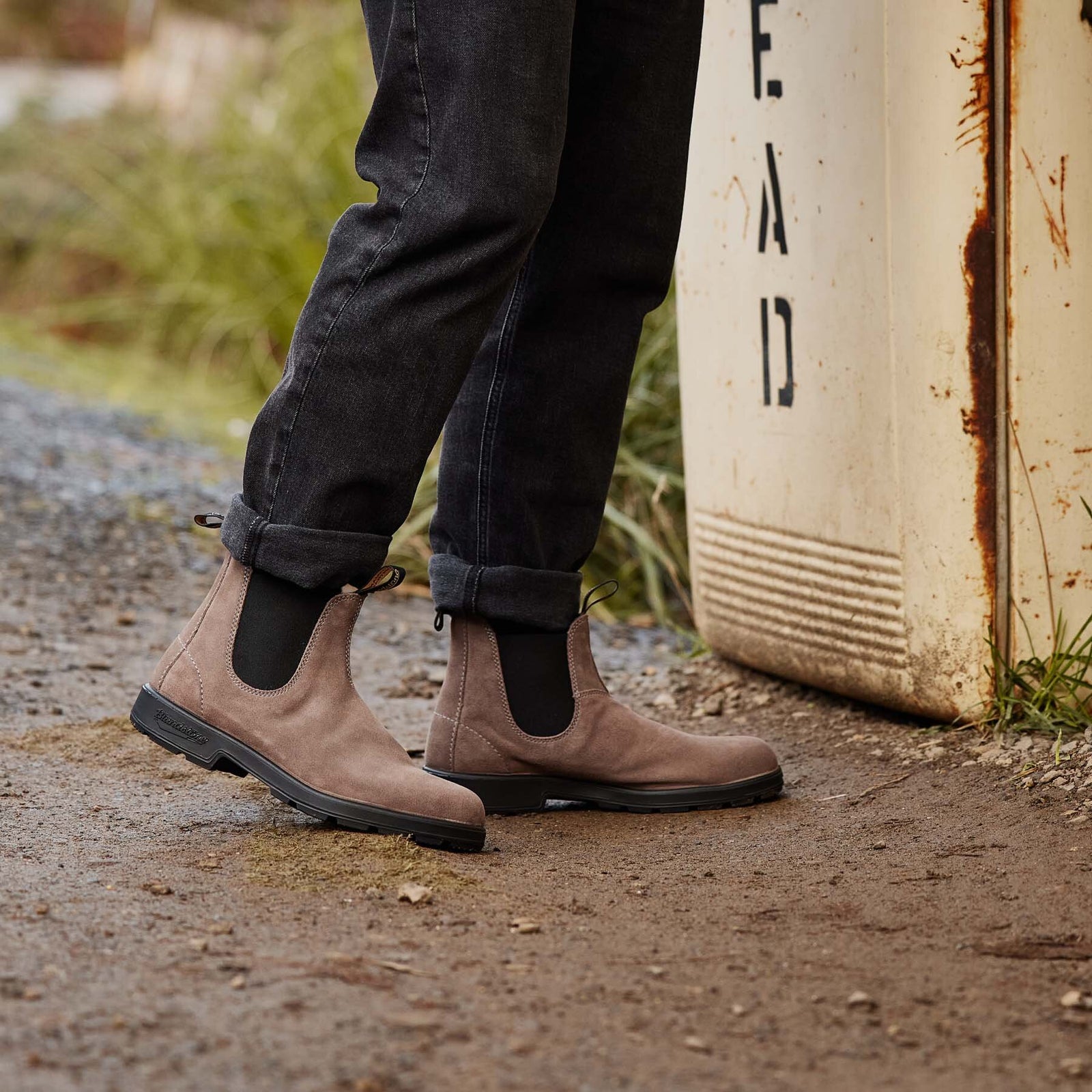 靴 BLUNDSTONE 2407 #4 GREY Understated style and comfort in the new #2407 Originals